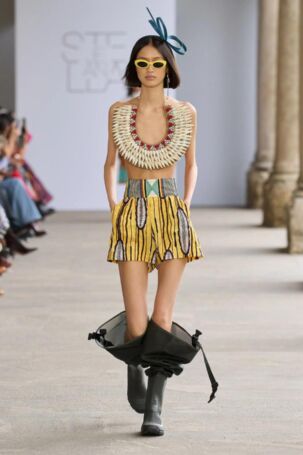 3/25 | Stella Jean Spring 2026 | Photo: GORUNWAY | Courtesy of Stella Jean Stella Jean Spring 2026 | Photo: GORUNWAY | Courtesy of Stella Jean