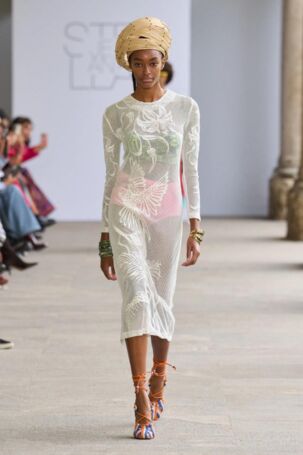5/25 | Stella Jean Spring 2026 | Photo: GORUNWAY | Courtesy of Stella Jean Stella Jean Spring 2026 | Photo: GORUNWAY | Courtesy of Stella Jean