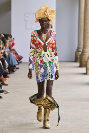 9/25 | Stella Jean Spring 2026 | Photo: GORUNWAY | Courtesy of Stella Jean Stella Jean Spring 2026 | Photo: GORUNWAY | Courtesy of Stella Jean