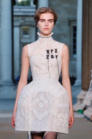 1/104 | Details at Erdem | Spring 2026 | Courtesy of Erdem Details at Erdem | Spring 2026 | Courtesy of Erdem