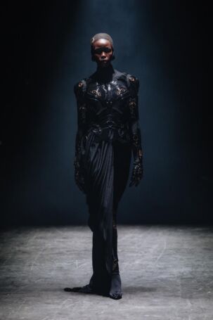 1/25 | Hengdi Wang Spring 2026 | Photo: Marcus Hartelt | Courtesy of Hengdi Wang Hengdi Wang Spring 2026 | Photo: Marcus Hartelt | Courtesy of Hengdi Wang