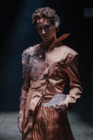 12/29 | Details at Hengdi Wang Spring 2026 | Photo: Marcus Hartelt | Courtesy of Hengdi Wang Details at Hengdi Wang Spring 2026 | Photo: Marcus Hartelt | Courtesy of Hengdi Wang