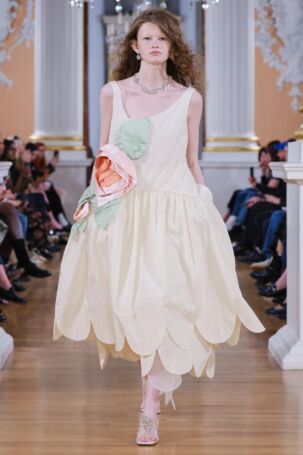 3/54 | Simone Rocha Spring 2026 | Photo: Ben Broomfield | Courtesy of Simone Rocha Simone Rocha Spring 2026 | Photo: Ben Broomfield | Courtesy of Simone Rocha