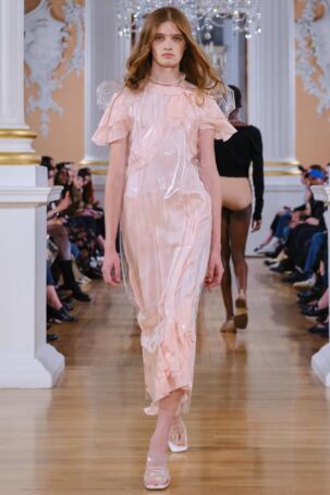 8/54 | Simone Rocha Spring 2026 | Photo: Ben Broomfield | Courtesy of Simone Rocha Simone Rocha Spring 2026 | Photo: Ben Broomfield | Courtesy of Simone Rocha