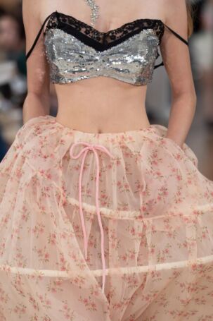 3/185 | Details at Simone Rocha Spring 2026 | Photo: Maja Smiejkowska | Courtesy of Simone Rocha Details at Simone Rocha Spring 2026 | Photo: Maja Smiejkowska | Courtesy of Simone Rocha
