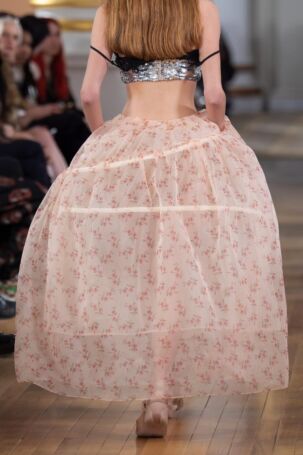 4/185 | Details at Simone Rocha Spring 2026 | Photo: Maja Smiejkowska | Courtesy of Simone Rocha Details at Simone Rocha Spring 2026 | Photo: Maja Smiejkowska | Courtesy of Simone Rocha