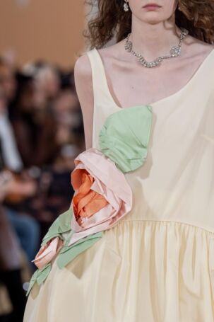 8/185 | Details at Simone Rocha Spring 2026 | Photo: Maja Smiejkowska | Courtesy of Simone Rocha Details at Simone Rocha Spring 2026 | Photo: Maja Smiejkowska | Courtesy of Simone Rocha