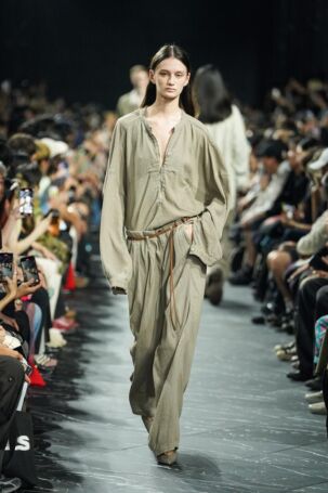 3/48 | ANCELLM Spring 2026 | Photo Credit: JFWO Japan Fashion Week Organization ANCELLM Spring 2026 | Photo Credit: JFWO Japan Fashion Week Organization