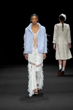2/17 | Ayaka Oshita (Global Fashion Collective) Spring 2026 | Photo Credit: JFWO Japan Fashion Week Organization Ayaka Oshita (Global Fashion Collective) Spring 2026 | Photo Credit: JFWO Japan Fashion Week Organization