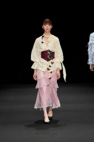 3/17 | Ayaka Oshita (Global Fashion Collective) Spring 2026 | Photo Credit: JFWO Japan Fashion Week Organization Ayaka Oshita (Global Fashion Collective) Spring 2026 | Photo Credit: JFWO Japan Fashion Week Organization