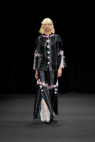 9/17 | Ayaka Oshita (Global Fashion Collective) Spring 2026 | Photo Credit: JFWO Japan Fashion Week Organization Ayaka Oshita (Global Fashion Collective) Spring 2026 | Photo Credit: JFWO Japan Fashion Week Organization