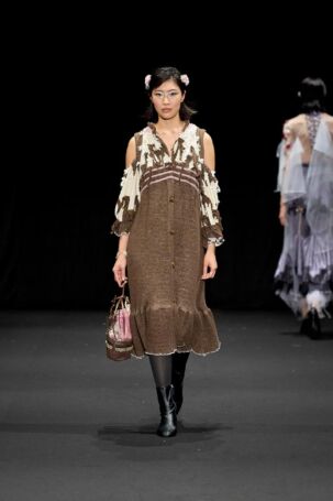 11/17 | Ayaka Oshita (Global Fashion Collective) Spring 2026 | Photo Credit: JFWO Japan Fashion Week Organization Ayaka Oshita (Global Fashion Collective) Spring 2026 | Photo Credit: JFWO Japan Fashion Week Organization