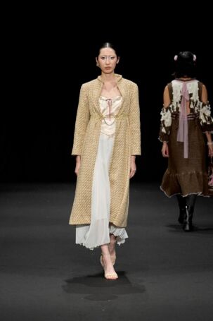 12/17 | Ayaka Oshita (Global Fashion Collective) Spring 2026 | Photo Credit: JFWO Japan Fashion Week Organization Ayaka Oshita (Global Fashion Collective) Spring 2026 | Photo Credit: JFWO Japan Fashion Week Organization