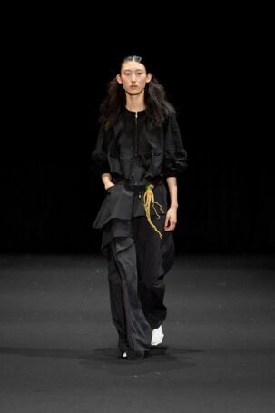 1/19 | CHARINYEH (Global Fashion Collective) Spring 2026 | Photo Credit: JFWO Japan Fashion Week Organization CHARINYEH (Global Fashion Collective) Spring 2026 | Photo Credit: JFWO Japan Fashion Week Organization