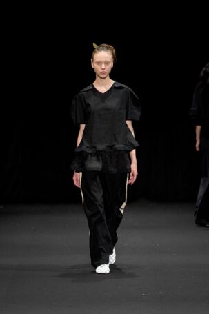 2/19 | CHARINYEH (Global Fashion Collective) Spring 2026 | Photo Credit: JFWO Japan Fashion Week Organization CHARINYEH (Global Fashion Collective) Spring 2026 | Photo Credit: JFWO Japan Fashion Week Organization