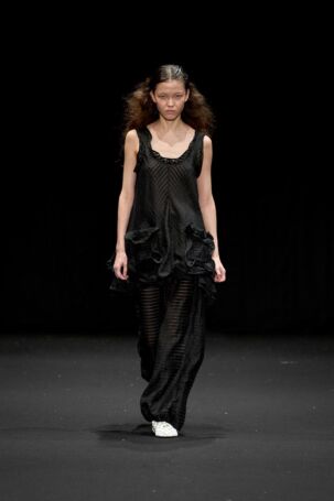4/19 | CHARINYEH (Global Fashion Collective) Spring 2026 | Photo Credit: JFWO Japan Fashion Week Organization CHARINYEH (Global Fashion Collective) Spring 2026 | Photo Credit: JFWO Japan Fashion Week Organization