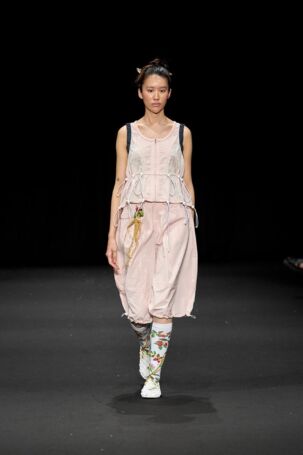 12/19 | CHARINYEH (Global Fashion Collective) Spring 2026 | Photo Credit: JFWO Japan Fashion Week Organization CHARINYEH (Global Fashion Collective) Spring 2026 | Photo Credit: JFWO Japan Fashion Week Organization