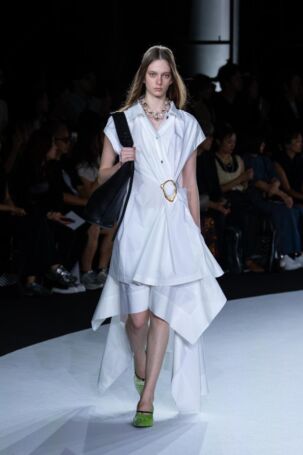 5/44 | HARUNOBUMURATA | Spring 2026 | Courtesy of HARUNOBUMURATA HARUNOBUMURATA | Spring 2026 | Courtesy of HARUNOBUMURATA