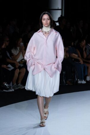 10/44 | HARUNOBUMURATA | Spring 2026 | Courtesy of HARUNOBUMURATA HARUNOBUMURATA | Spring 2026 | Courtesy of HARUNOBUMURATA