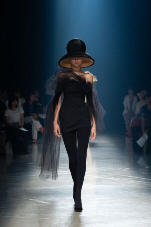1/32 | Haute Mode Hirata Spring 2026 | Photo Credit: JFWO Japan Fashion Week Organization Haute Mode Hirata Spring 2026 | Photo Credit: JFWO Japan Fashion Week Organization
