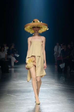 2/32 | Haute Mode Hirata Spring 2026 | Photo Credit: JFWO Japan Fashion Week Organization Haute Mode Hirata Spring 2026 | Photo Credit: JFWO Japan Fashion Week Organization