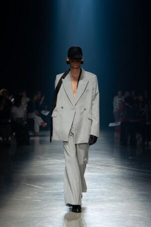 11/32 | Haute Mode Hirata Spring 2026 | Photo Credit: JFWO Japan Fashion Week Organization Haute Mode Hirata Spring 2026 | Photo Credit: JFWO Japan Fashion Week Organization