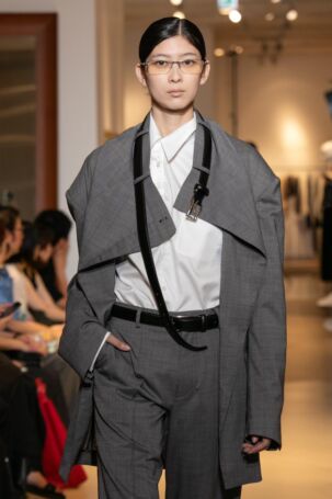 8/41 | Details at KEISUKEYOSHIDA Spring 2026 | Photo: Takamasa Nagae / Shun Mizuno / Tomohiro Horiuchi | Courtesy of KEISUKEYOSHIDA Details at KEISUKEYOSHIDA Spring 2026 | Photo: Takamasa Nagae / Shun Mizuno / Tomohiro Horiuchi | Courtesy of KEISUKEYOSHIDA