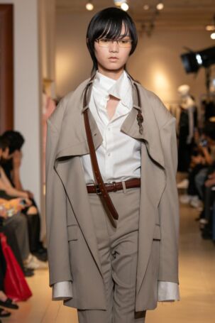 10/41 | Details at KEISUKEYOSHIDA Spring 2026 | Photo: Takamasa Nagae / Shun Mizuno / Tomohiro Horiuchi | Courtesy of KEISUKEYOSHIDA Details at KEISUKEYOSHIDA Spring 2026 | Photo: Takamasa Nagae / Shun Mizuno / Tomohiro Horiuchi | Courtesy of KEISUKEYOSHIDA