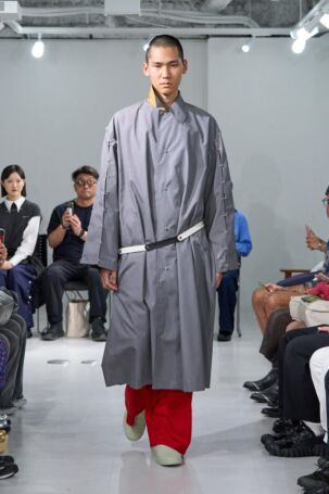 6/16 | MITSURU OKAZAKI Spring 2026 | Photo Credit: JFWO Japan Fashion Week Organization MITSURU OKAZAKI Spring 2026 | Photo Credit: JFWO Japan Fashion Week Organization