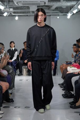 7/16 | MITSURU OKAZAKI Spring 2026 | Photo Credit: JFWO Japan Fashion Week Organization MITSURU OKAZAKI Spring 2026 | Photo Credit: JFWO Japan Fashion Week Organization