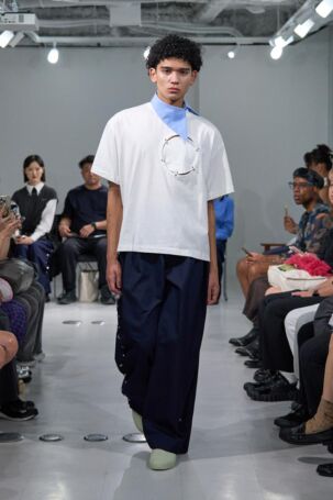 9/16 | MITSURU OKAZAKI Spring 2026 | Photo Credit: JFWO Japan Fashion Week Organization MITSURU OKAZAKI Spring 2026 | Photo Credit: JFWO Japan Fashion Week Organization