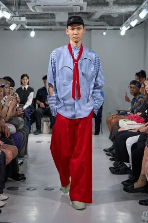 11/16 | MITSURU OKAZAKI Spring 2026 | Photo Credit: JFWO Japan Fashion Week Organization MITSURU OKAZAKI Spring 2026 | Photo Credit: JFWO Japan Fashion Week Organization