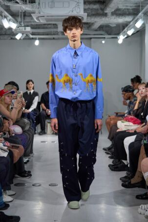 12/16 | MITSURU OKAZAKI Spring 2026 | Photo Credit: JFWO Japan Fashion Week Organization MITSURU OKAZAKI Spring 2026 | Photo Credit: JFWO Japan Fashion Week Organization