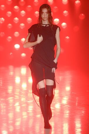3/28 | mukcyen Spring 2026 | Photo Credit: JFWO Japan Fashion Week Organization mukcyen Spring 2026 | Photo Credit: JFWO Japan Fashion Week Organization