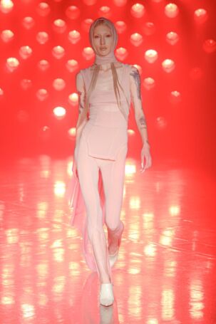 4/28 | mukcyen Spring 2026 | Photo Credit: JFWO Japan Fashion Week Organization mukcyen Spring 2026 | Photo Credit: JFWO Japan Fashion Week Organization