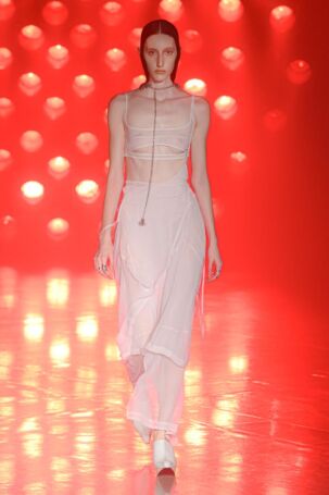 6/28 | mukcyen Spring 2026 | Photo Credit: JFWO Japan Fashion Week Organization mukcyen Spring 2026 | Photo Credit: JFWO Japan Fashion Week Organization
