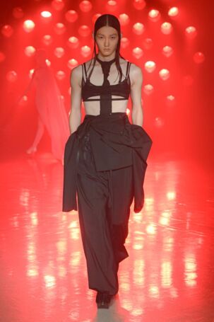 8/28 | mukcyen Spring 2026 | Photo Credit: JFWO Japan Fashion Week Organization mukcyen Spring 2026 | Photo Credit: JFWO Japan Fashion Week Organization