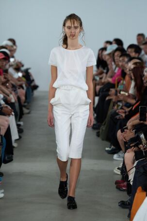 1/30 | pillings Spring 2026 | Photo Credit: JFWO Japan Fashion Week Organization pillings Spring 2026 | Photo Credit: JFWO Japan Fashion Week Organization