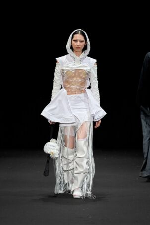 2/14 | SALIM (Global Fashion Collective) Spring 2026 | Photo Credit: JFWO Japan Fashion Week Organization SALIM (Global Fashion Collective) Spring 2026 | Photo Credit: JFWO Japan Fashion Week Organization
