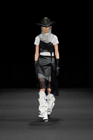 4/14 | SALIM (Global Fashion Collective) Spring 2026 | Photo Credit: JFWO Japan Fashion Week Organization SALIM (Global Fashion Collective) Spring 2026 | Photo Credit: JFWO Japan Fashion Week Organization