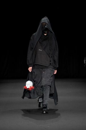 7/14 | SALIM (Global Fashion Collective) Spring 2026 | Photo Credit: JFWO Japan Fashion Week Organization SALIM (Global Fashion Collective) Spring 2026 | Photo Credit: JFWO Japan Fashion Week Organization