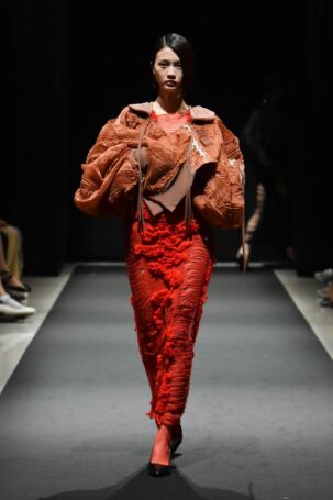2/23 | Seivson Spring 2026 | Photo Credit: JFWO Japan Fashion Week Organization Seivson Spring 2026 | Photo Credit: JFWO Japan Fashion Week Organization