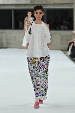 1/47 | support surface Spring 2026 | Photo Credit: JFWO Japan Fashion Week Organization support surface Spring 2026 | Photo Credit: JFWO Japan Fashion Week Organization