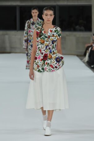 2/47 | support surface Spring 2026 | Photo Credit: JFWO Japan Fashion Week Organization support surface Spring 2026 | Photo Credit: JFWO Japan Fashion Week Organization