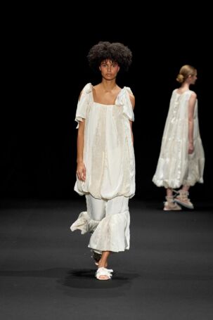 2/15 | TANG TSUNG CHIEN (Global Fashion Collective) Spring 2026 | Photo Credit: JFWO Japan Fashion Week Organization TANG TSUNG CHIEN (Global Fashion Collective) Spring 2026 | Photo Credit: JFWO Japan Fashion Week Organization