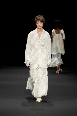 3/15 | TANG TSUNG CHIEN (Global Fashion Collective) Spring 2026 | Photo Credit: JFWO Japan Fashion Week Organization TANG TSUNG CHIEN (Global Fashion Collective) Spring 2026 | Photo Credit: JFWO Japan Fashion Week Organization