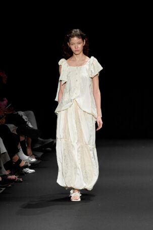8/15 | TANG TSUNG CHIEN (Global Fashion Collective) Spring 2026 | Photo Credit: JFWO Japan Fashion Week Organization TANG TSUNG CHIEN (Global Fashion Collective) Spring 2026 | Photo Credit: JFWO Japan Fashion Week Organization