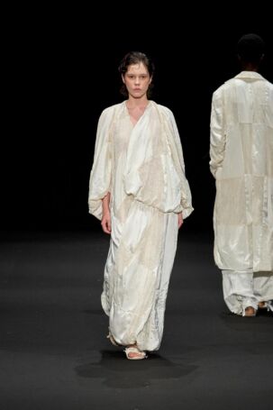 10/15 | TANG TSUNG CHIEN (Global Fashion Collective) Spring 2026 | Photo Credit: JFWO Japan Fashion Week Organization TANG TSUNG CHIEN (Global Fashion Collective) Spring 2026 | Photo Credit: JFWO Japan Fashion Week Organization