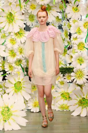 1/38 | TSUMORI CHISATO Spring 2026 | Photo Credit: JFWO Japan Fashion Week Organization TSUMORI CHISATO Spring 2026 | Photo Credit: JFWO Japan Fashion Week Organization