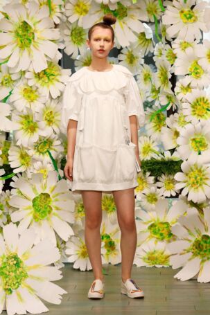 3/38 | TSUMORI CHISATO Spring 2026 | Photo Credit: JFWO Japan Fashion Week Organization TSUMORI CHISATO Spring 2026 | Photo Credit: JFWO Japan Fashion Week Organization